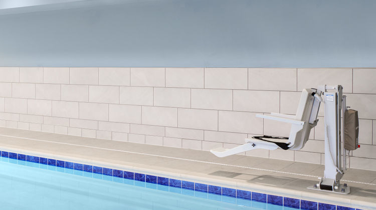 Holiday Inn Express & Suites Elkhorn Pool