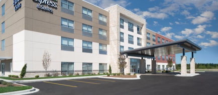 Holiday Inn Express & Suites Elkhorn Exterior