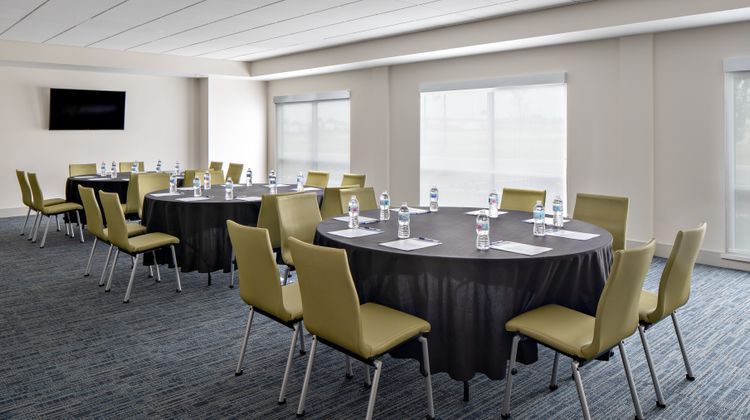 Holiday Inn Express & Suites Elkhorn Meeting