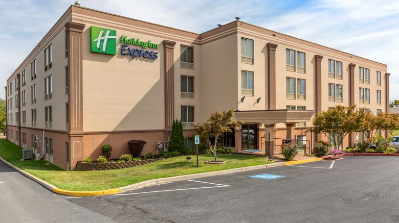 Holiday Inn Express Mechanicsburg Exterior. Images powered by <a href="https://www.leonardoworldwide.com" target="_blank" rel="noopener">Leonardo</a>.