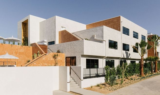 Silver Lake Pool & Inn Exterior