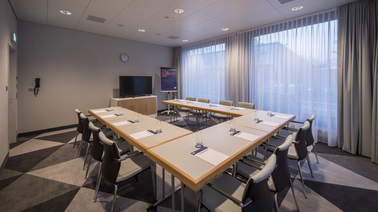 <b>Holiday Inn Express Luzern Kriens Meeting</b>. Images powered by <a href="https://www.leonardoworldwide.com/" title="Leonardo Worldwide" target="_blank">Leonardo</a>.