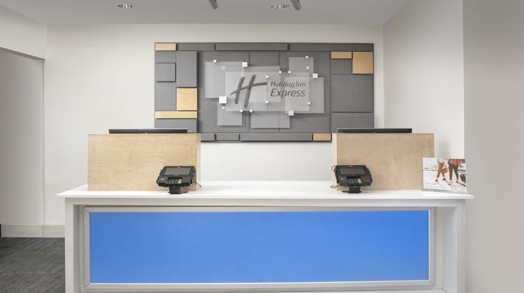 Holiday Inn Express Alamo-Riverwalk Lobby
