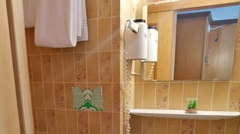 <b>Hotel Helvetia Room</b>. Images powered by <a href="https://www.leonardoworldwide.com/" title="Leonardo Worldwide" target="_blank">Leonardo</a>.