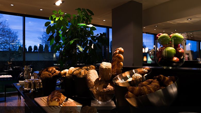 <b>Hotel Kreuzlingen am Hafen Restaurant</b>. Images powered by <a href="https://www.leonardoworldwide.com/" title="Leonardo Worldwide" target="_blank">Leonardo</a>.