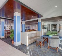 Holiday Inn Express & Suites Auburn Dwtn Lobby