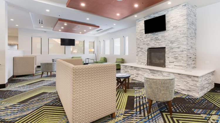 Holiday Inn Express Naperville Lobby