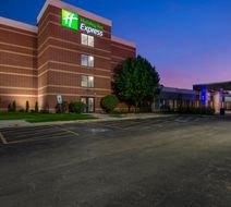 Holiday Inn Express Naperville Exterior