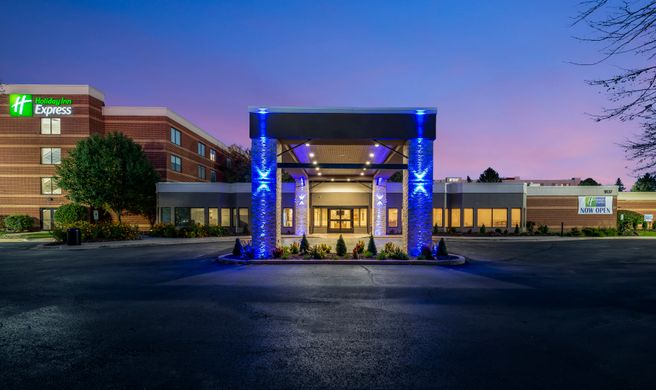 Holiday Inn Express Naperville Exterior
