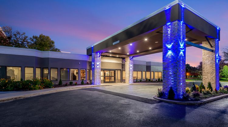 Holiday Inn Express Naperville Exterior