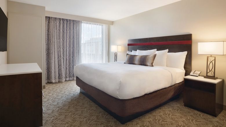 <b>Holiday Inn Chicago NW - Schaumburg Room</b>. Images powered by <a href="https://www.leonardoworldwide.com/" title="Leonardo Worldwide" target="_blank">Leonardo</a>.