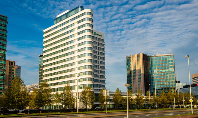 Holiday Inn Express Arena Towers Exterior