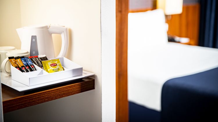 Holiday Inn Express Arena Towers Room
