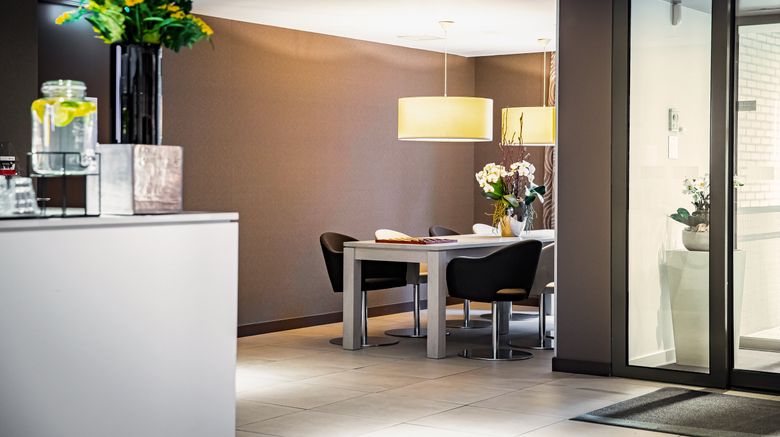 <b>Holiday Inn Express The Hague-Parliament Lobby</b>. Images powered by <a href="https://www.leonardoworldwide.com/" title="Leonardo Worldwide" target="_blank">Leonardo</a>.