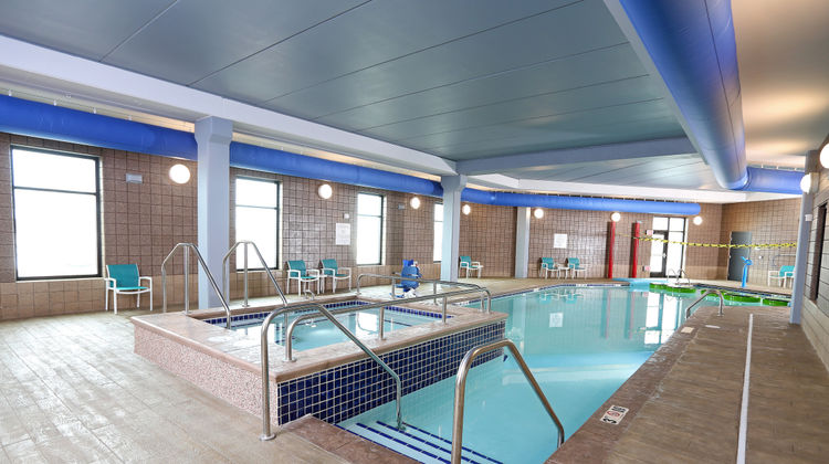 Holiday Inn Suites Airport Pool