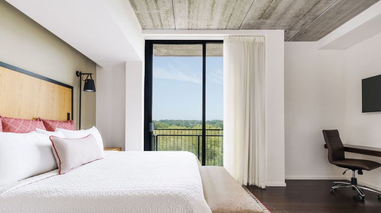 Hotel Indigo Athens University Area Suite