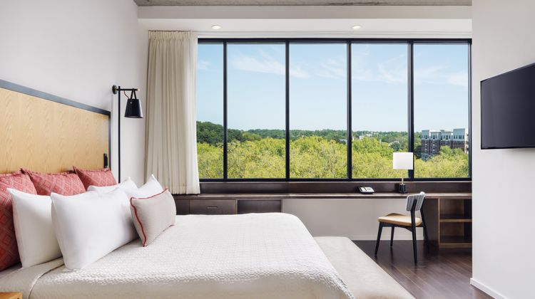 Hotel Indigo Athens University Area Suite