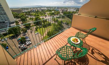 Courtleigh Hotel & Suites