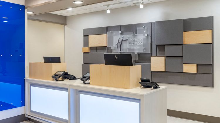 Holiday Inn Express Albuquerque Midtown Lobby