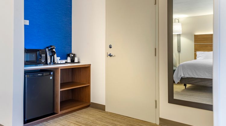 Holiday Inn Express Albuquerque Midtown Room