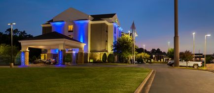 Holiday Inn Express Hotel & Suites Exterior