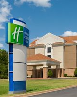 Holiday Inn Express Hotel & Suites