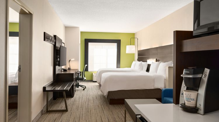 Holiday Inn Express Hotel & Suites Suite