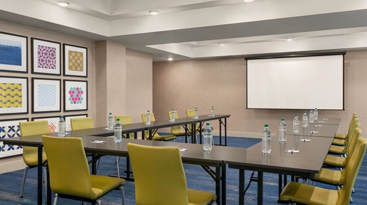 Holiday Inn Express Hotel & Suites Meeting