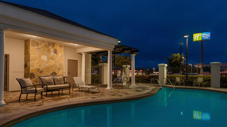 Holiday Inn Express Hotel & Suites Pool