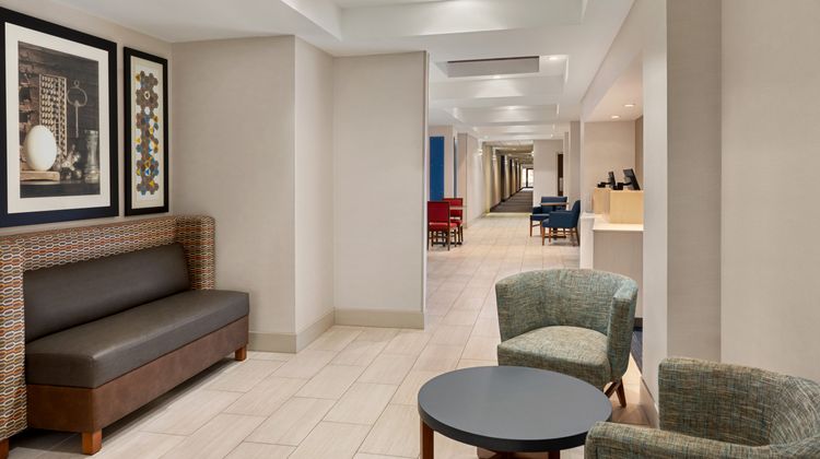 Holiday Inn Express Hotel & Suites Lobby