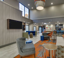 Holiday Inn Express Htl & Sts Perimeter Lobby