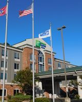 Holiday Inn Express Millington