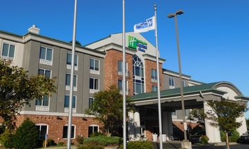 Holiday Inn Express Millington