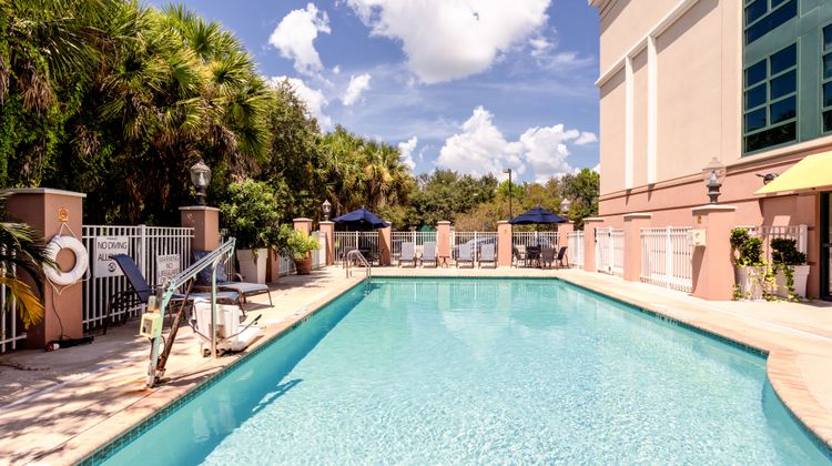 Holiday Inn Express & Stes Bradenton E. Pool