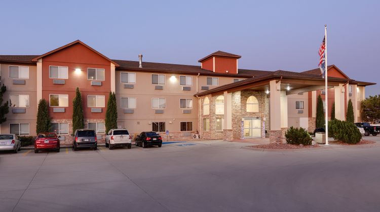 Holiday Inn Express & Suites Exterior