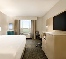 Holiday Inn Bloomington-Normal Room