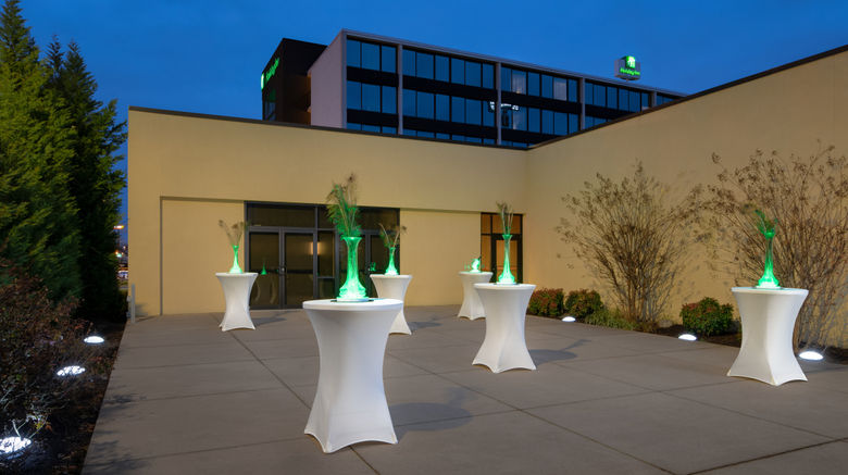 <b>Holiday Inn Hotel & Suites Charleston W Restaurant</b>. Images powered by <a href="https://www.leonardoworldwide.com/" title="Leonardo Worldwide" target="_blank">Leonardo</a>.