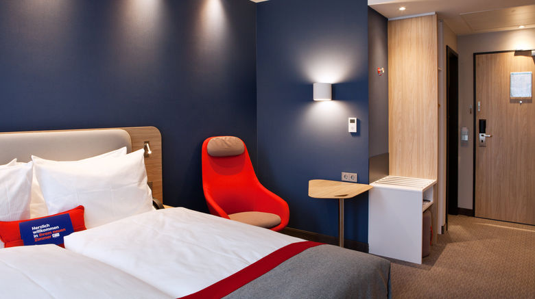 <b>Holiday Inn Express Darmstadt Room</b>. Images powered by <a href="https://www.leonardoworldwide.com/" title="Leonardo Worldwide" target="_blank">Leonardo</a>.