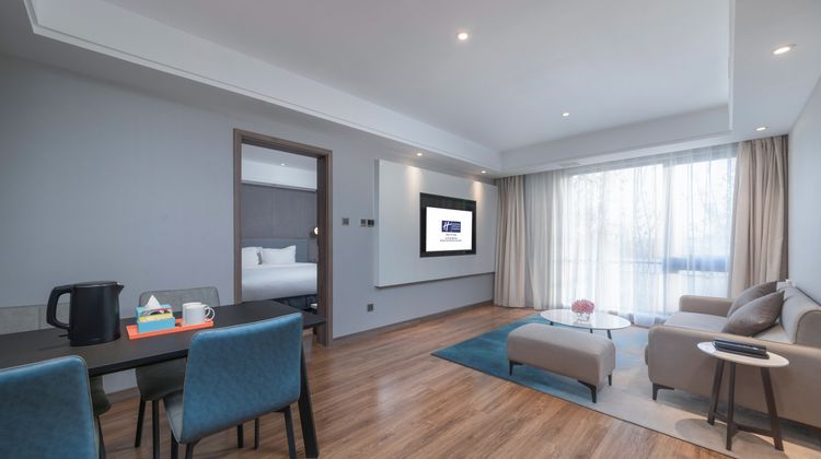 Holiday Inn Express Shijingshan Lakeview Room