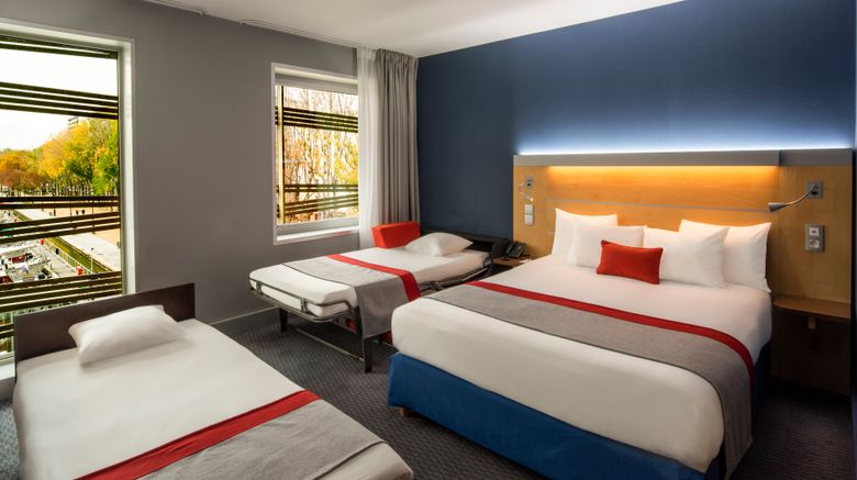 <b>Holiday Inn Express Paris Room</b>. Images powered by <a href="https://www.leonardoworldwide.com/" title="Leonardo Worldwide" target="_blank">Leonardo</a>.