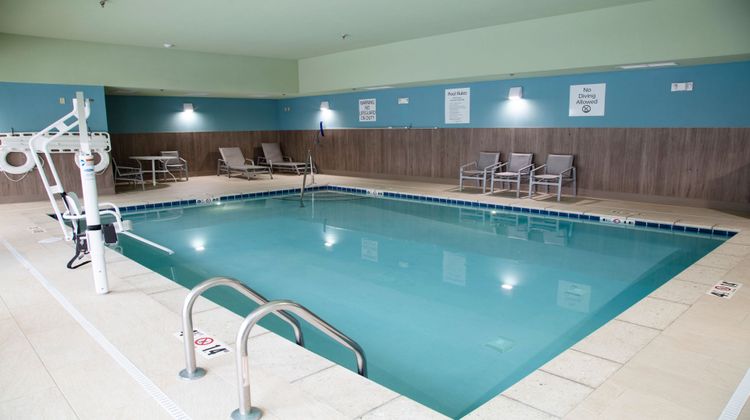 Holiday Inn Express & Suites Marion Pool