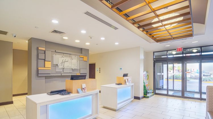 Holiday Inn Express USF-Busch Gardens Lobby