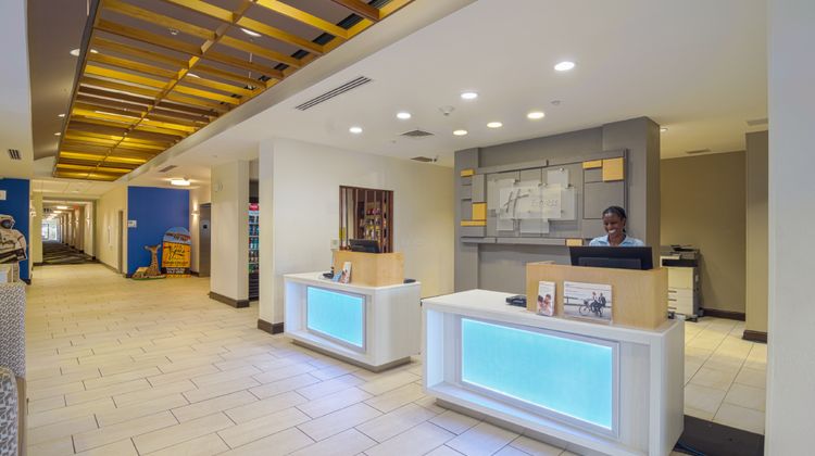 Holiday Inn Express USF-Busch Gardens Lobby