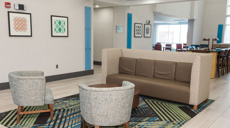 Holiday Inn Express Hotel & Suites Lobby