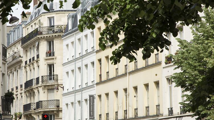 Hotel Les Tournelles Exterior