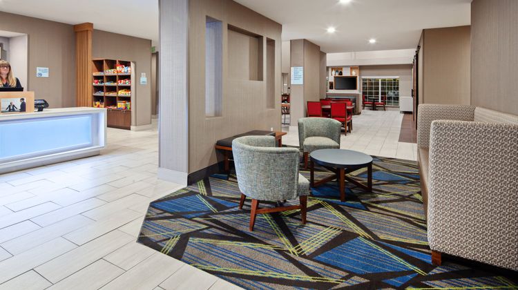 Holiday Inn Express & Suites Tulare Lobby