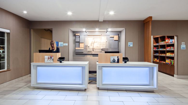 <b>Holiday Inn Express & Suites Tulare Lobby</b>. Images powered by <a href="https://www.leonardoworldwide.com/" title="Leonardo Worldwide" target="_blank">Leonardo</a>.
