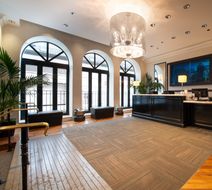 Holiday Inn Express Magnificent Mile Exterior