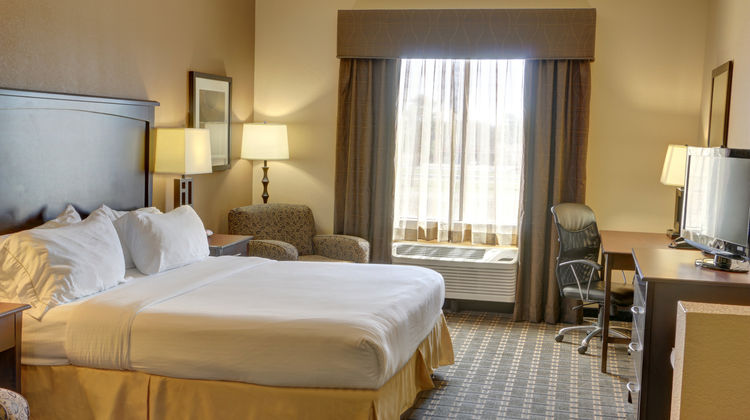 Holiday Inn Express Hotel & Suites Suite