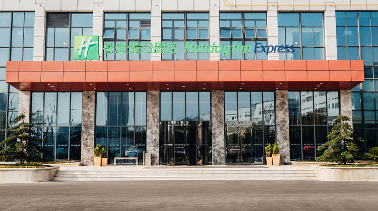 Holiday Inn Express CMC Exterior